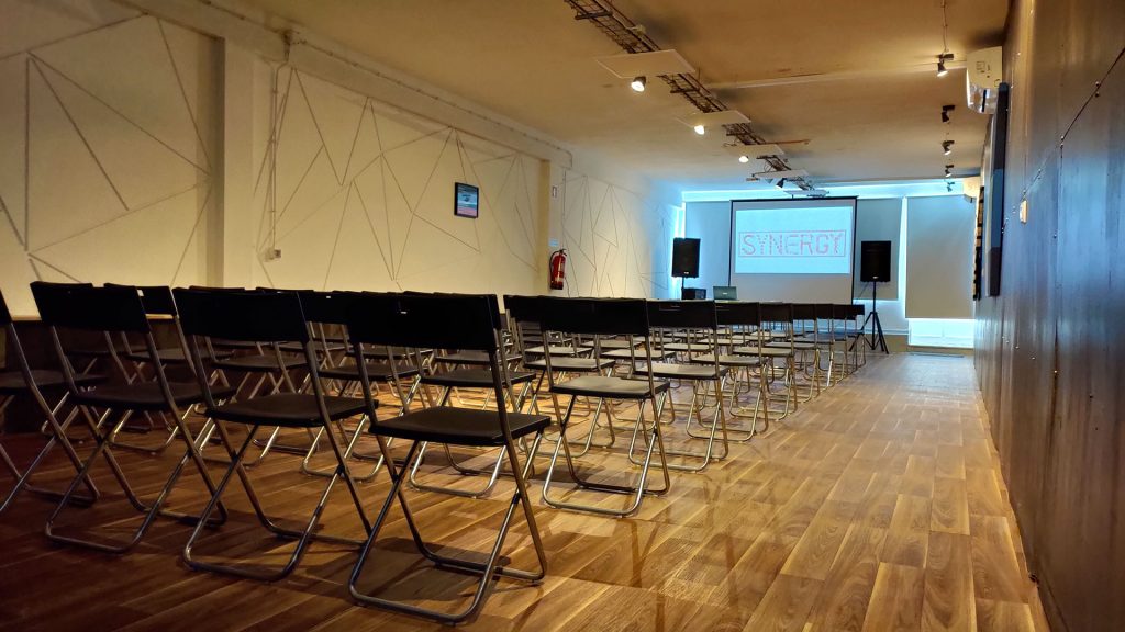 Sala para conferências com 60 lugares